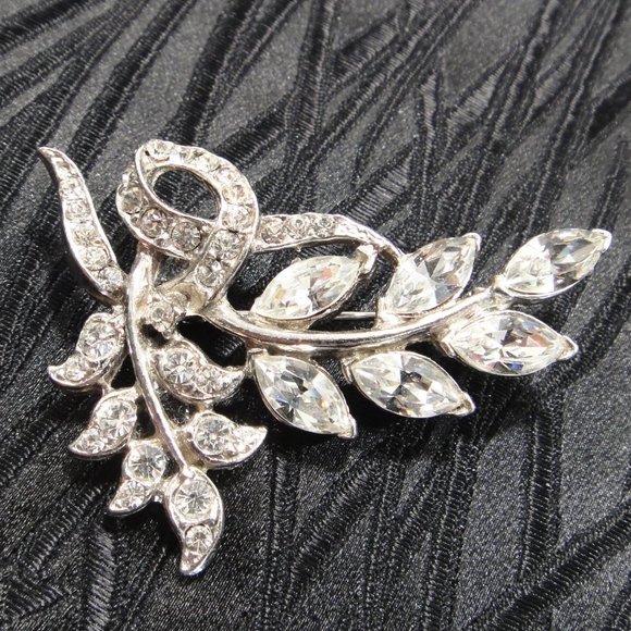 Vintage Jeweled Brooch - Picture 3 of 6
